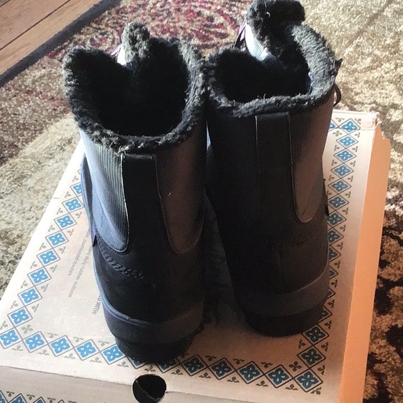 Sketchers winter boots - Picture 3 of 5